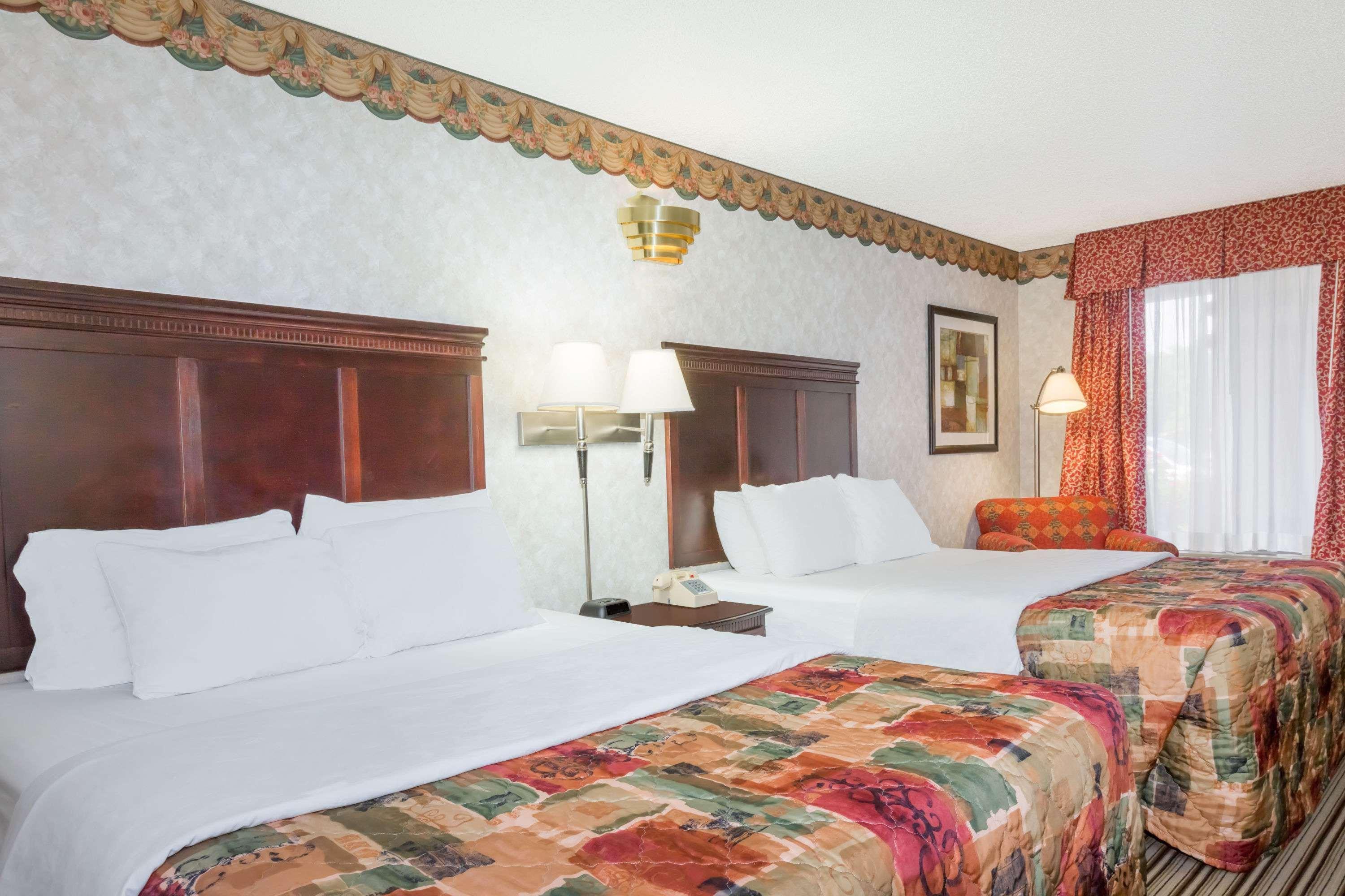 Days Inn - Oneonta Екстер'єр фото