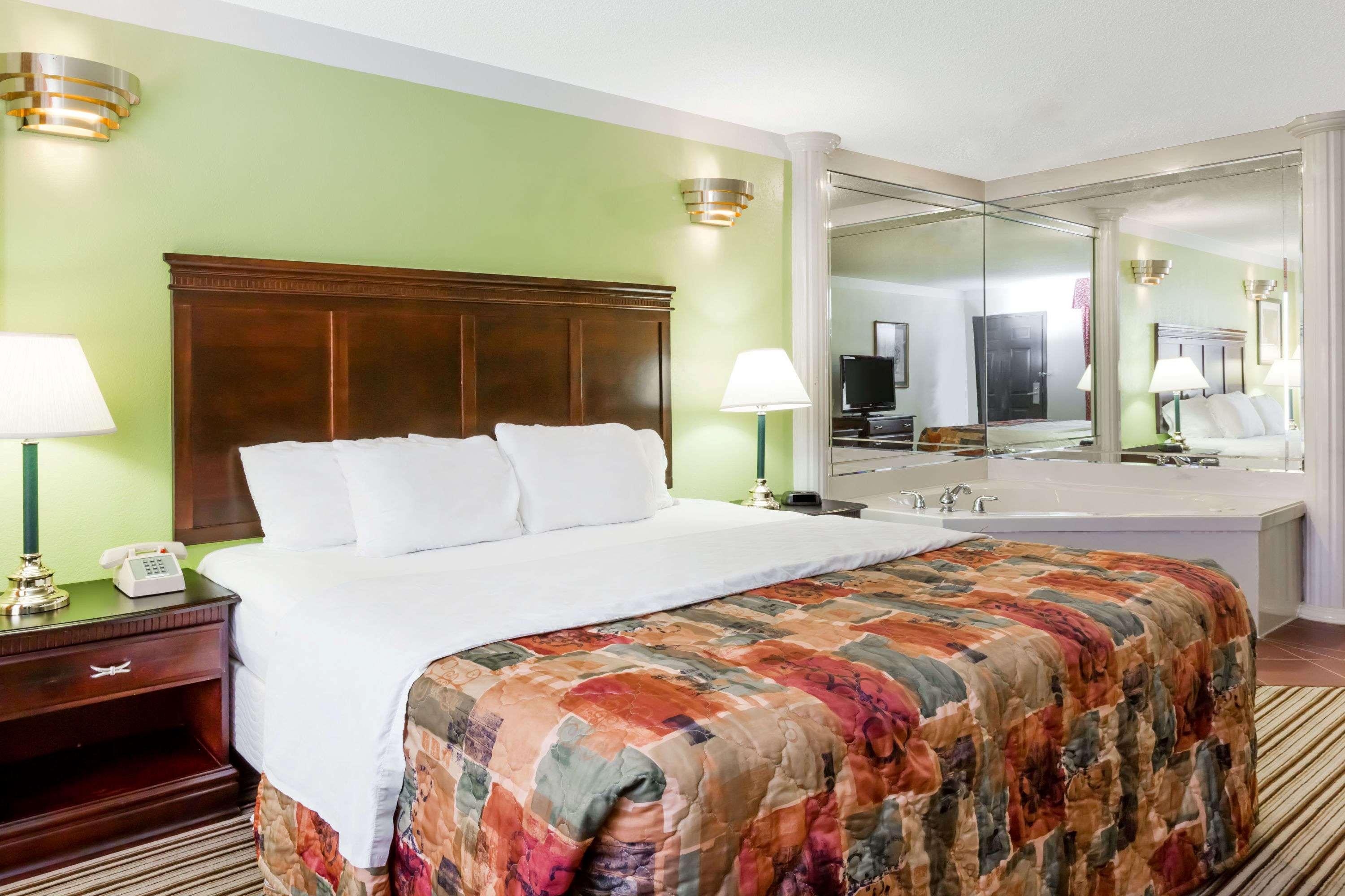 Days Inn - Oneonta Екстер'єр фото