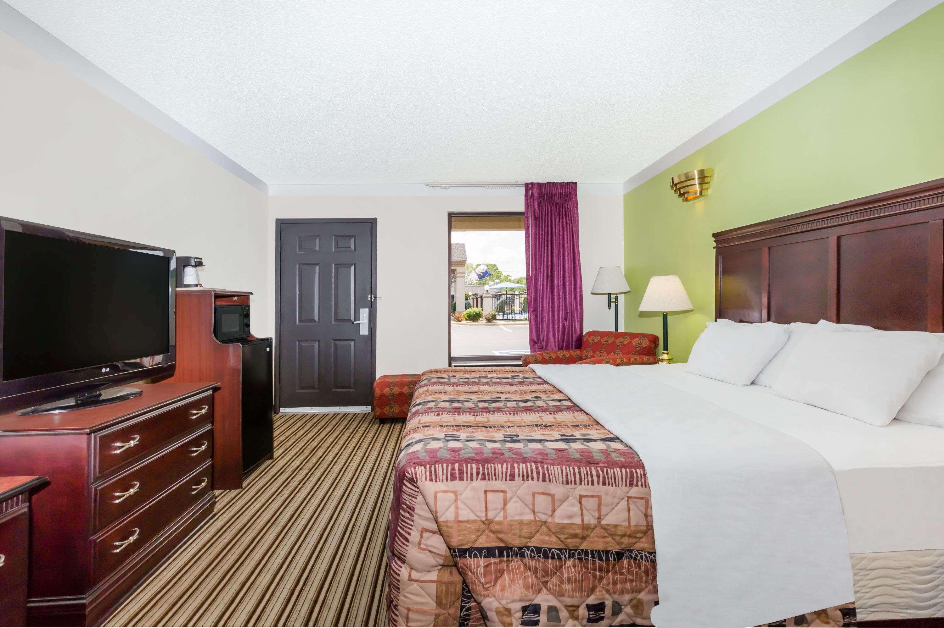 Days Inn - Oneonta Екстер'єр фото