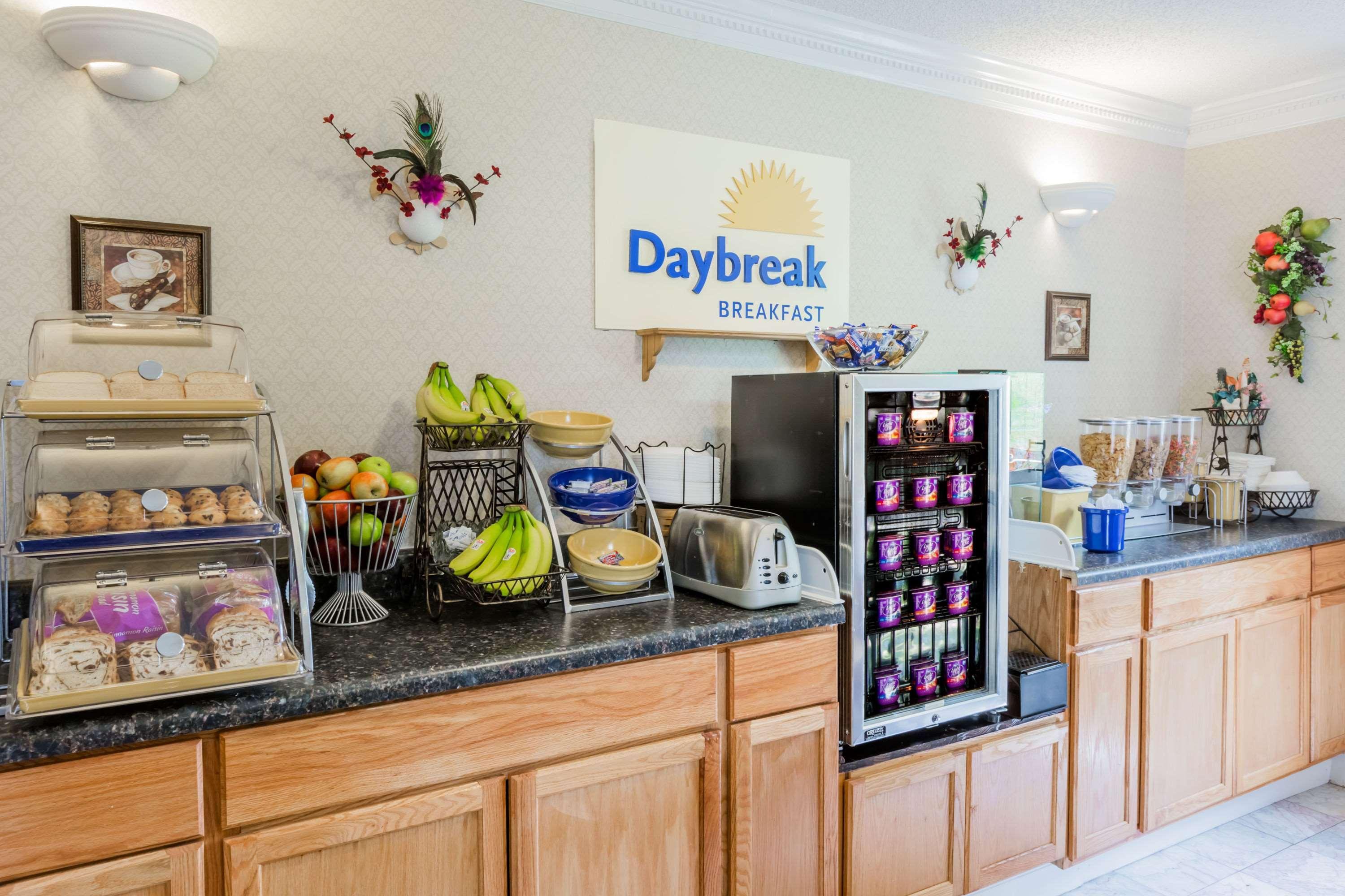 Days Inn - Oneonta Екстер'єр фото